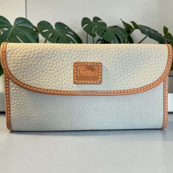 Dooney & Bourke Handbags - Dooney & Bourke White Pebble Grain Leather Continental Clutch Wallet EUC